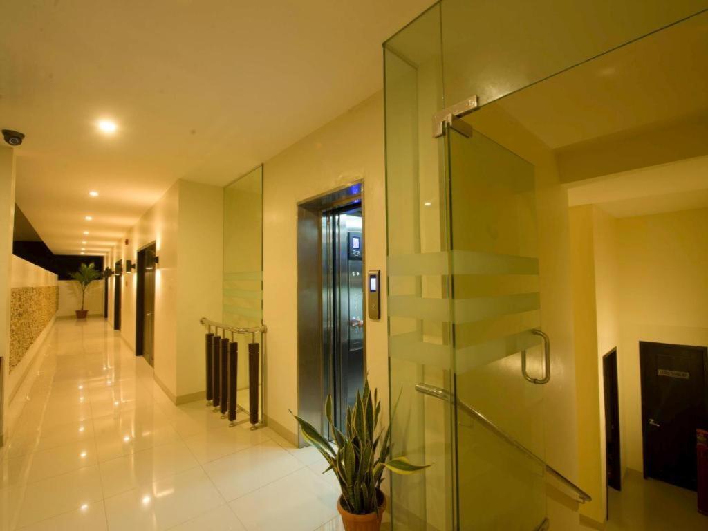 Infinity Suites Davao Екстер'єр фото