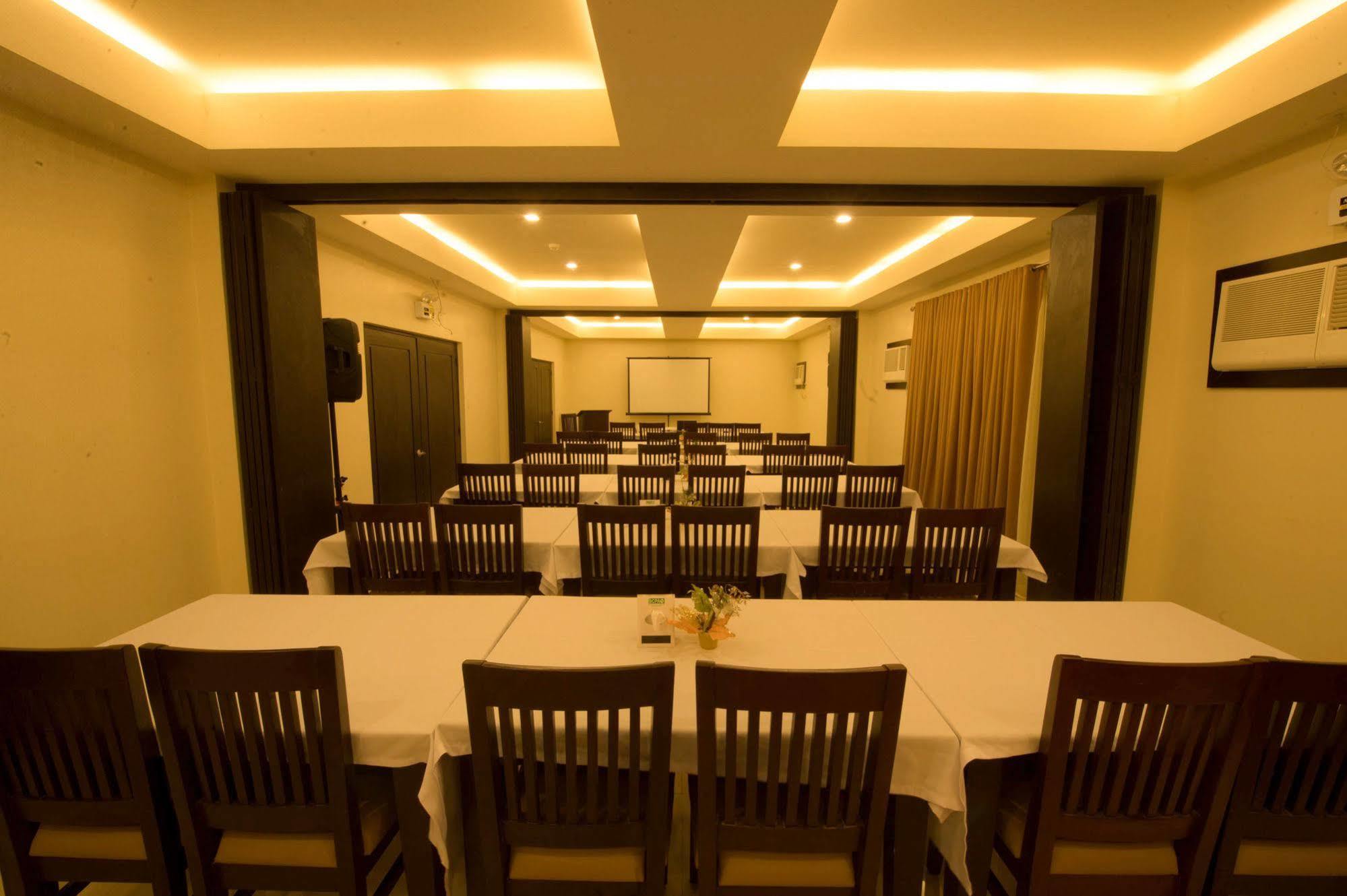 Infinity Suites Davao Екстер'єр фото