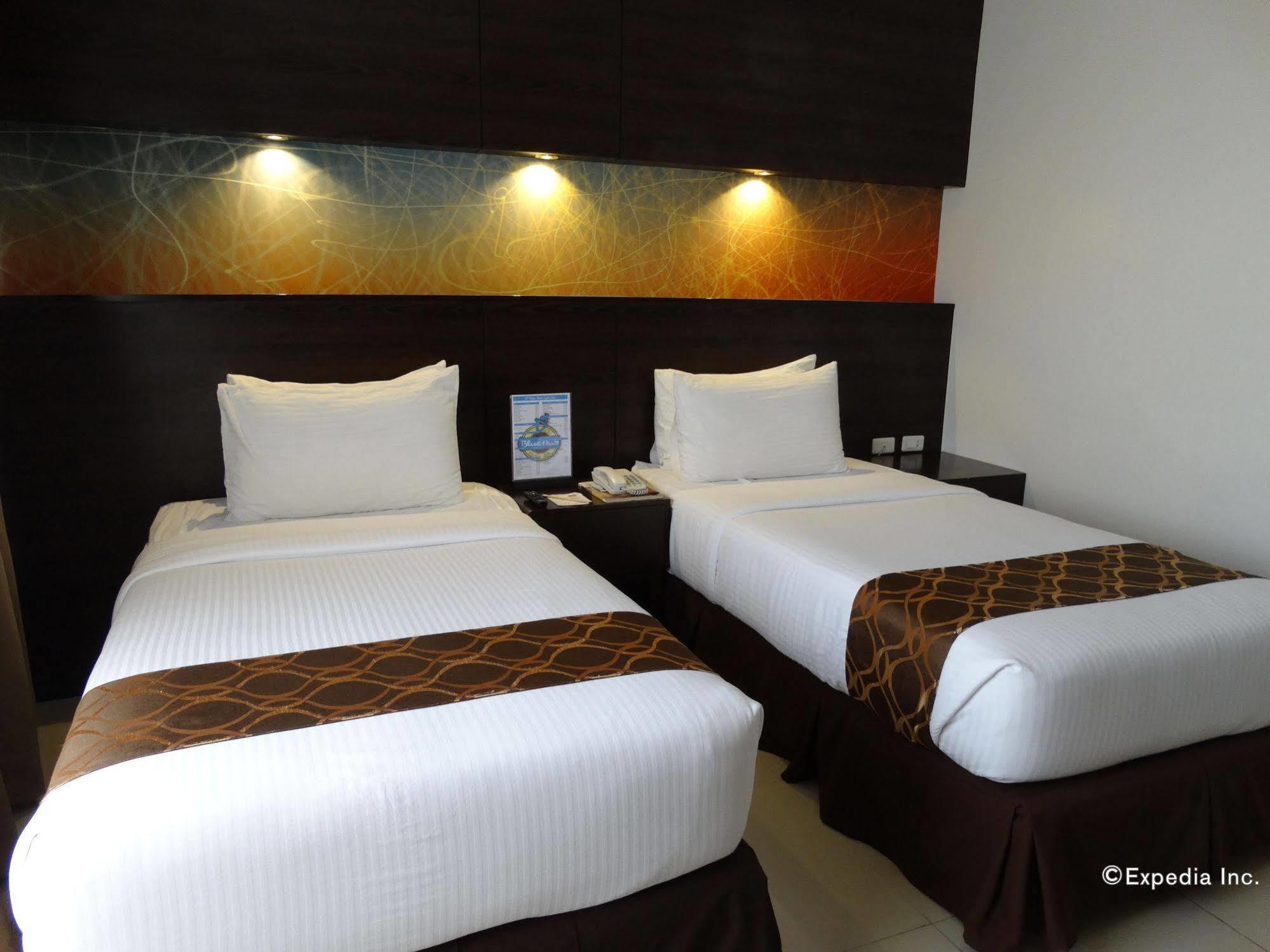 Infinity Suites Davao Екстер'єр фото