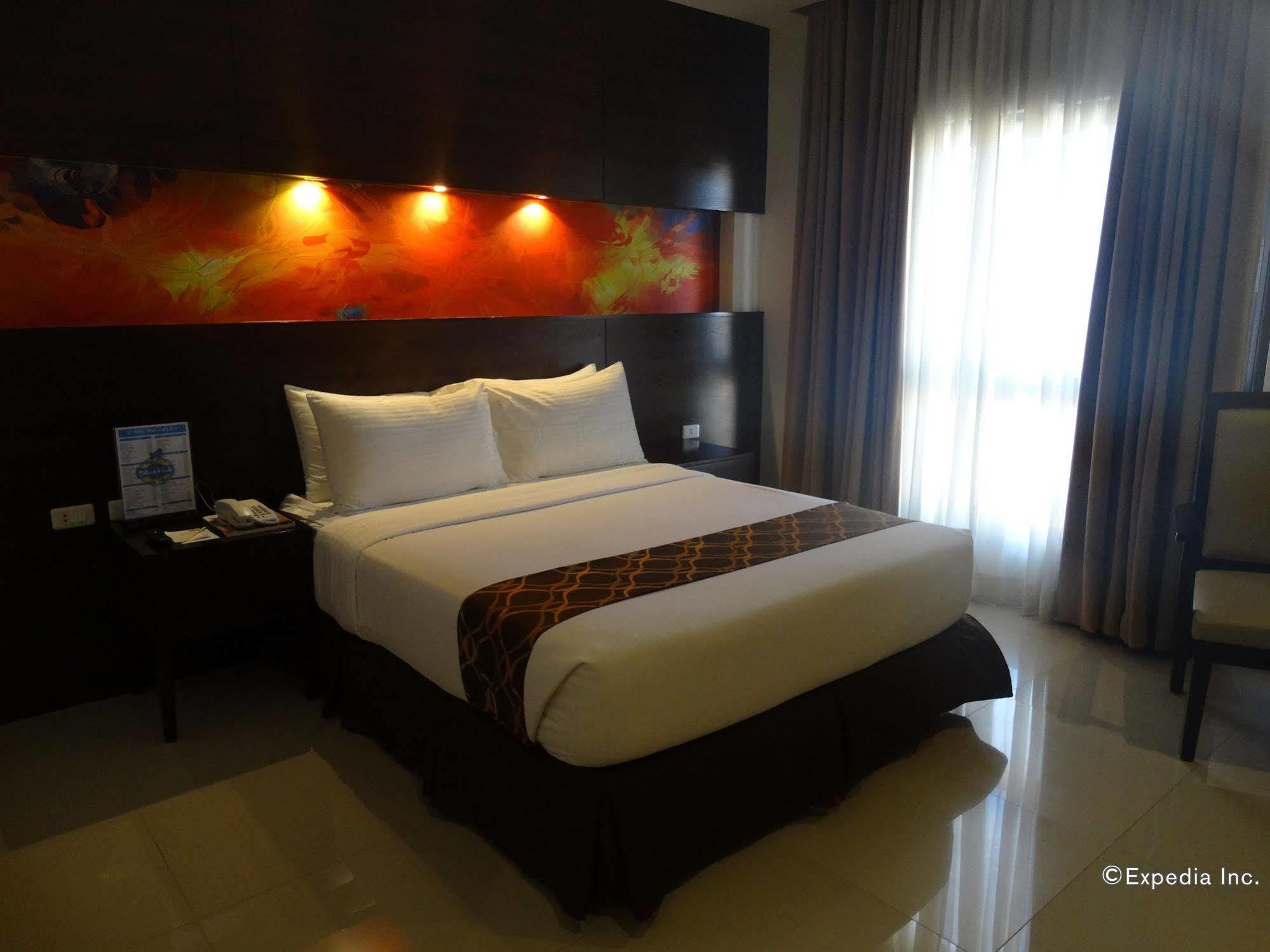 Infinity Suites Davao Екстер'єр фото