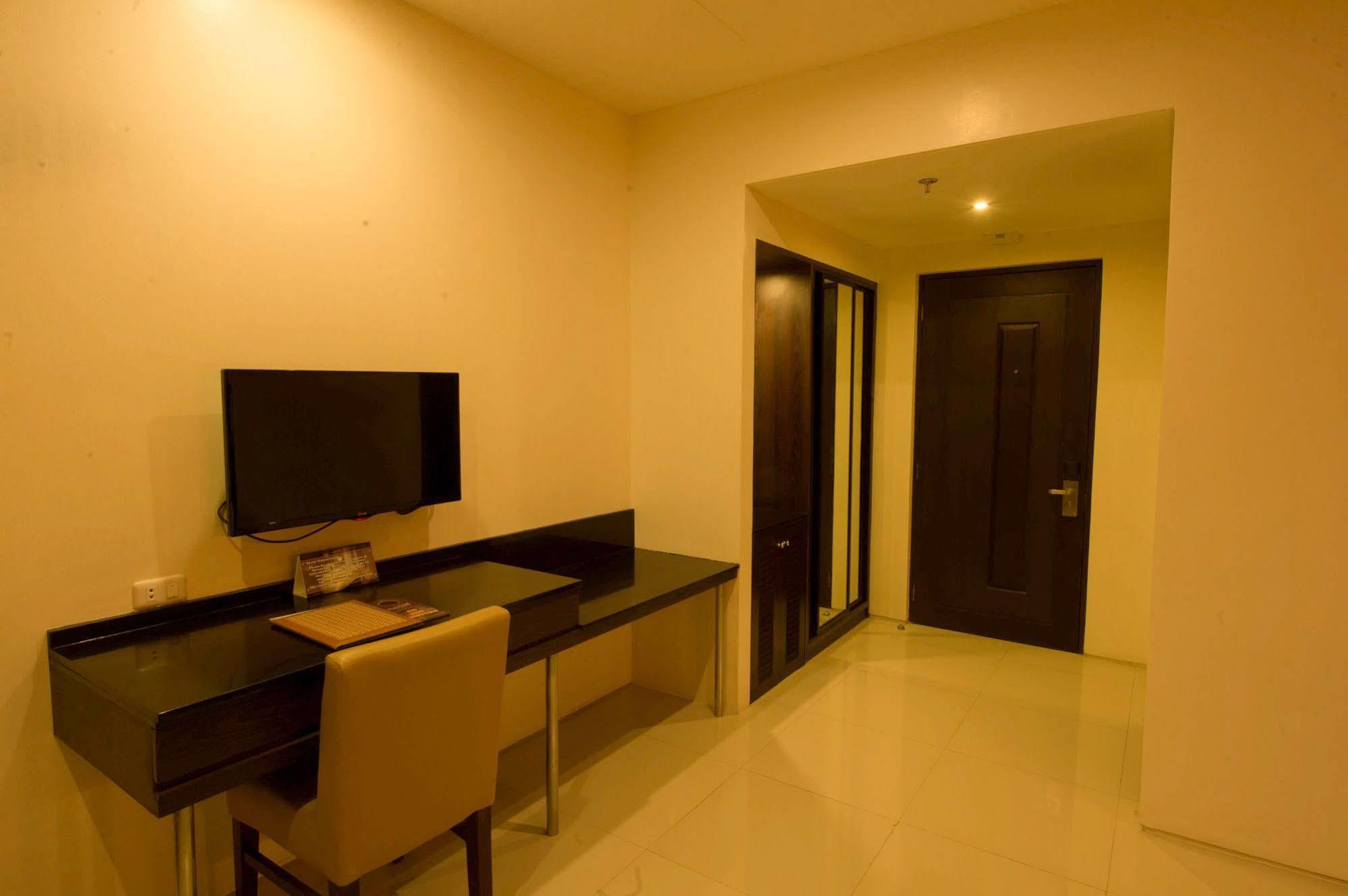 Infinity Suites Davao Екстер'єр фото