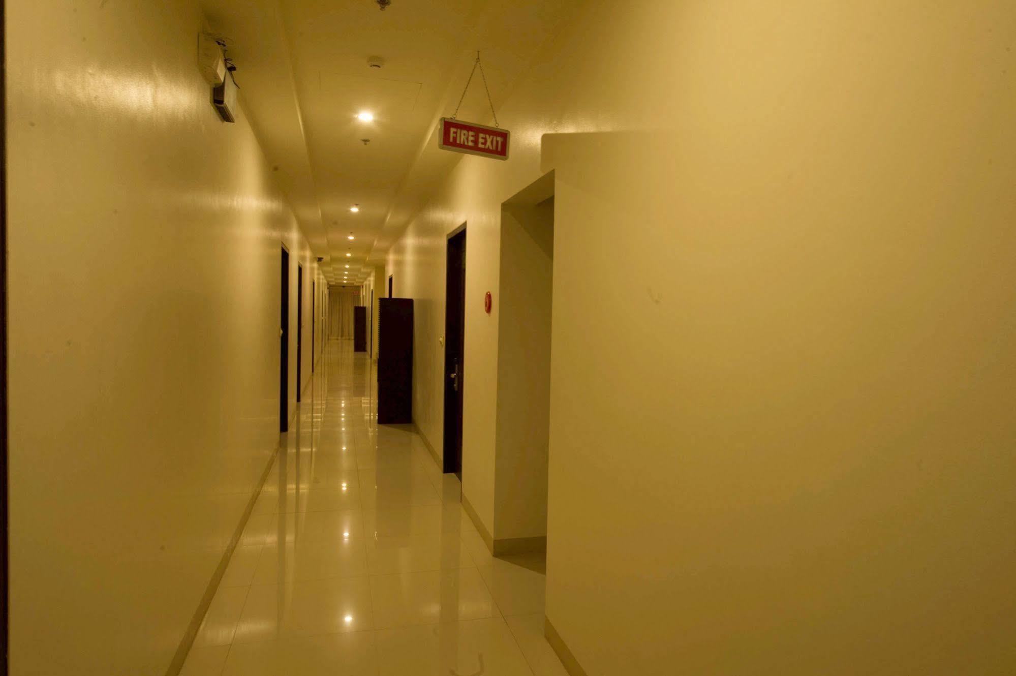 Infinity Suites Davao Екстер'єр фото